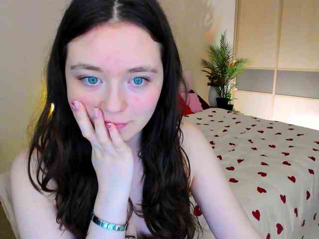 AlluringLookk webcam