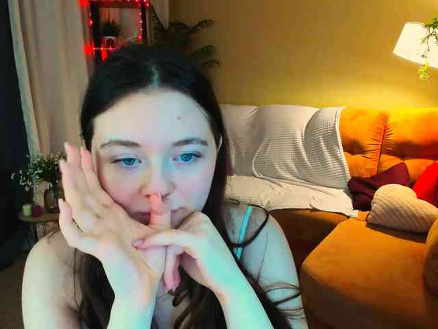 AlluringLookk webcam