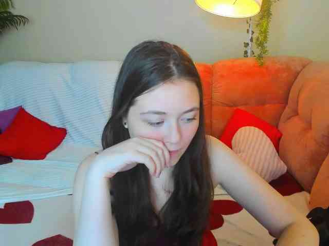 AlluringLookk Live Webcam on BongaCams