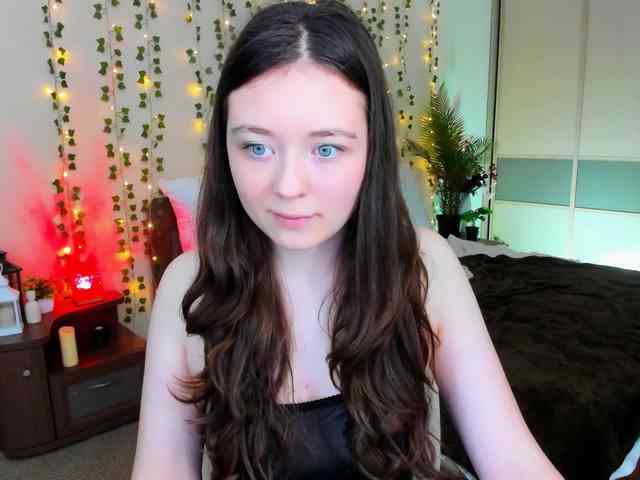 AlluringLookk webcam
