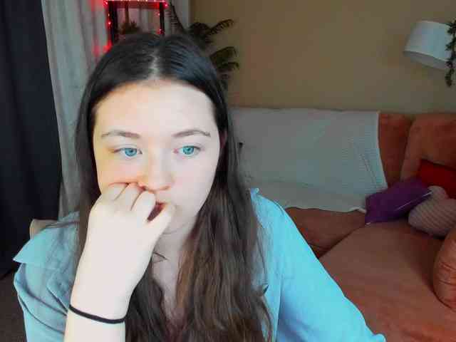 AlluringLookk webcam