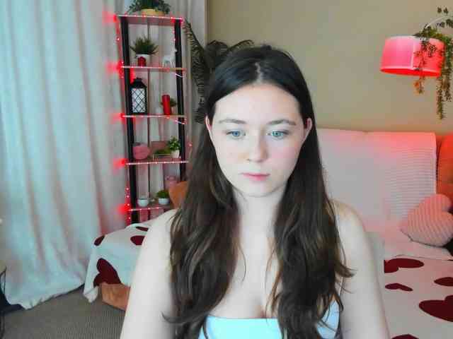 AlluringLookk webcam