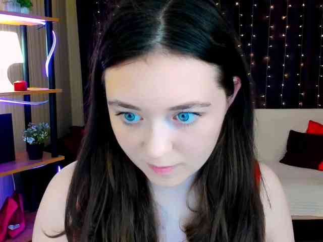 AlluringLookk webcam
