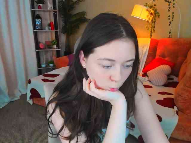 AlluringLookk webcam