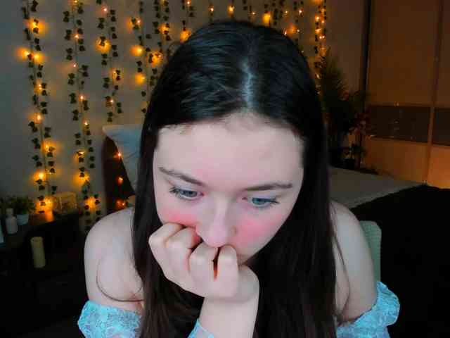 AlluringLookk webcam