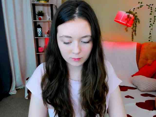 AlluringLookk webcam