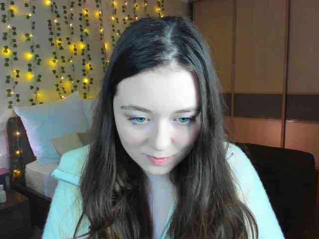 AlluringLookk webcam
