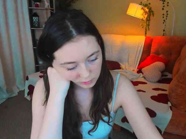 AlluringLookk webcam