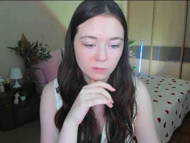 AlluringLookk Live Webcam on BongaCams
