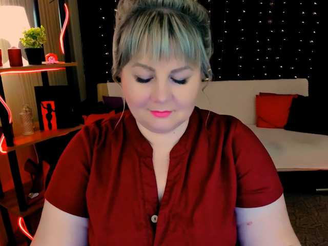 CrystaalStaar live cam on BongaCams