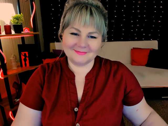le modèle CrystaalStaar est en webcam porno dans un show sur le site bongacams, il possède les tags suivants: White/Caucasian,Brunette,Shaved