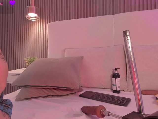 annie-clarkson live cam on BongaCams