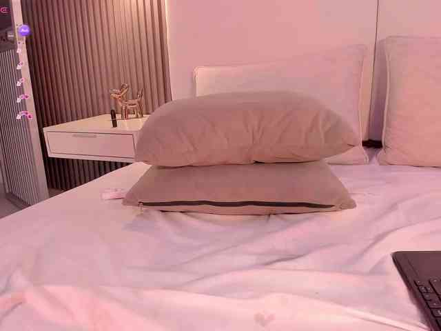 annie-clarkson webcam