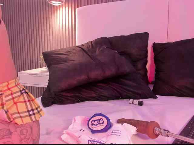 annie-clarkson webcam