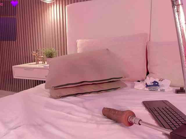 annie-clarkson webcam