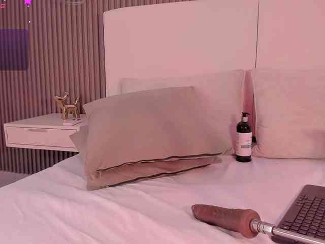 annie-clarkson webcam