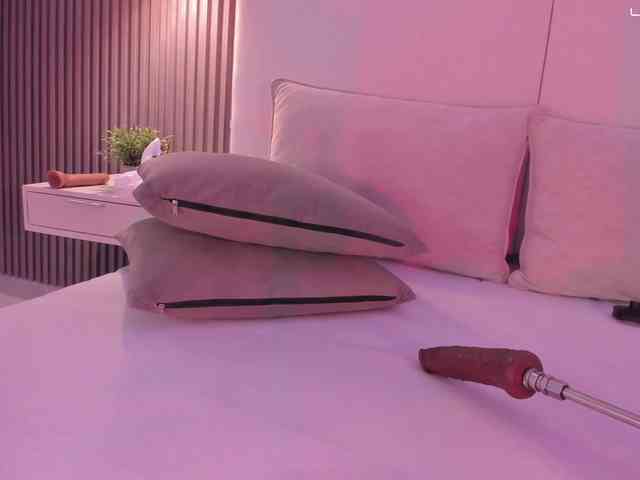 annie-clarkson webcam