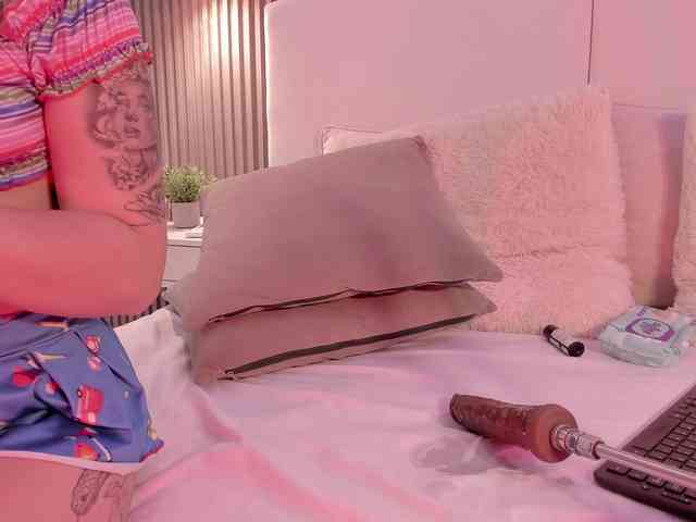 annie-clarkson webcam