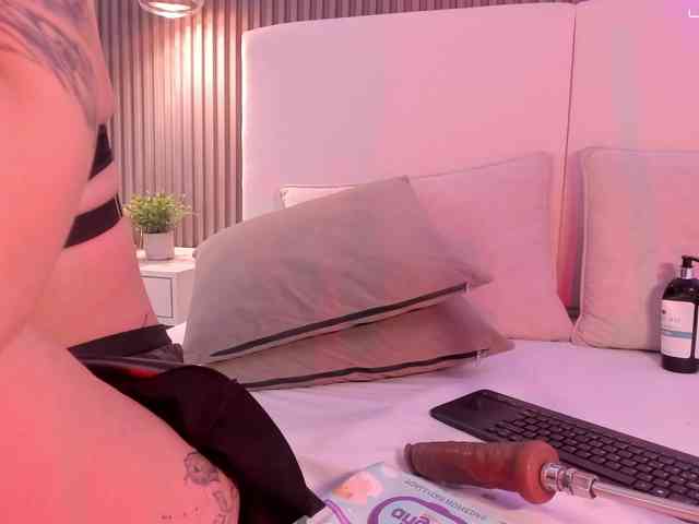 annie-clarkson webcam