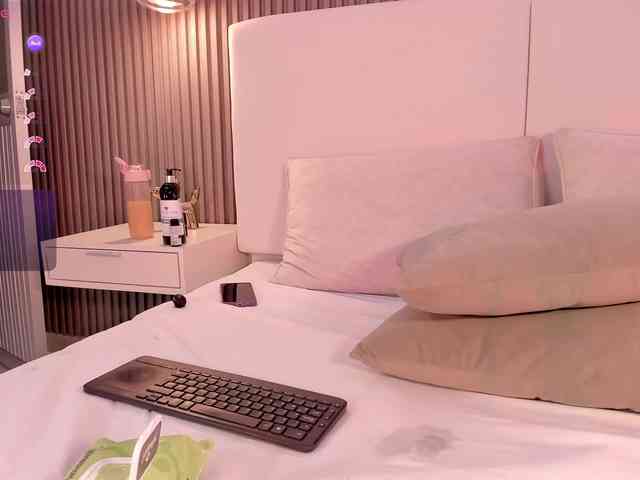 annie-clarkson webcam