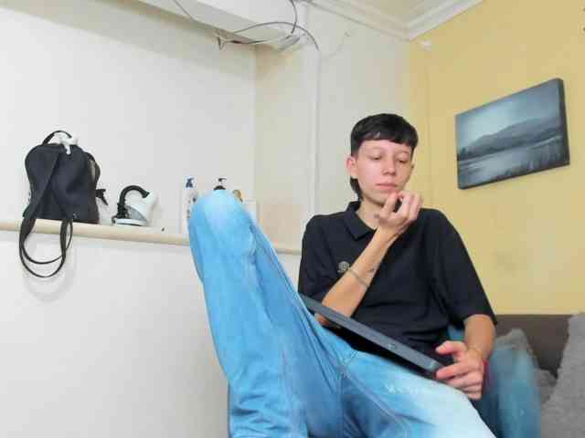 Model: LiamBrown09