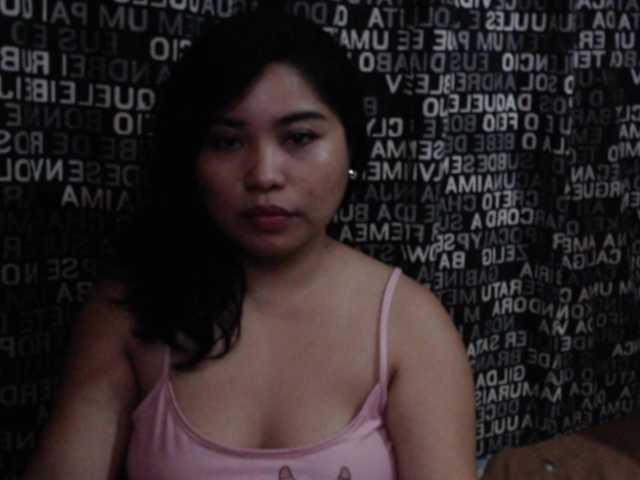 Meomi25 live cam on BongaCams
