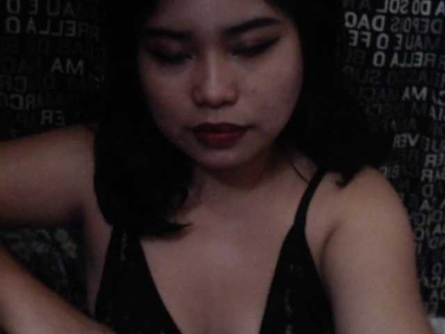 Meomi25 live cam on BongaCams