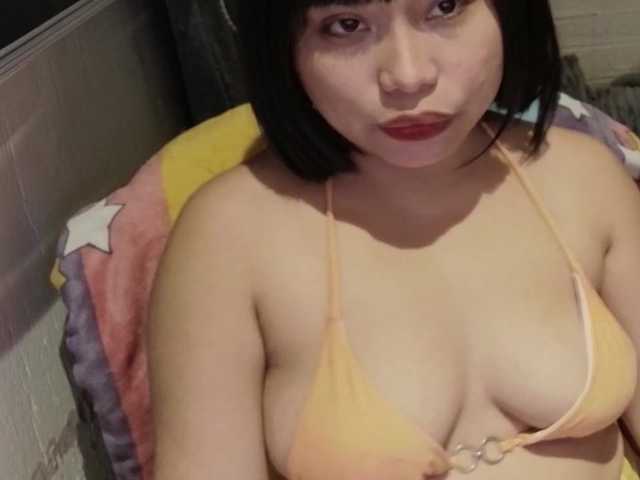 Meomi25 live cam on BongaCams