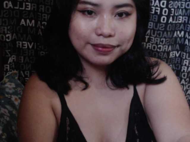 Meomi25 live cam on BongaCams