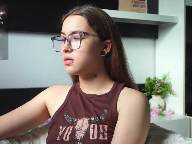 le modèle EvaVonMarx est en webcam porno dans un show sur le site bongacams, il possède les tags suivants: White/Caucasian,Brunette,Trimmed