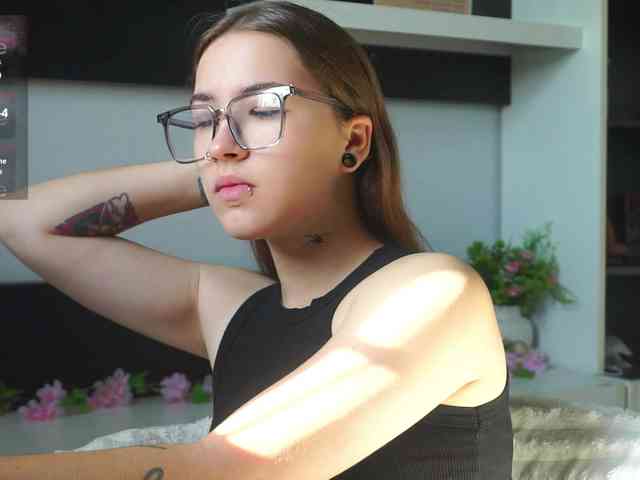 Sun-and-Luna - Girl 
