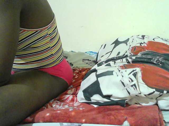 Cute-nina webcam bongacams model stream image