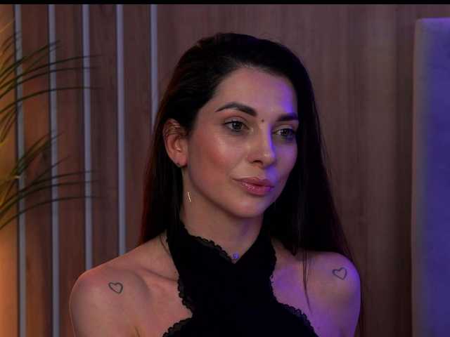 EllyLynn's BongaCams show and profile