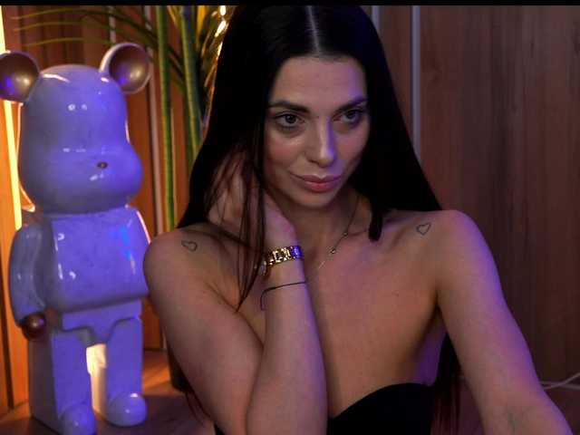 EllyLynn's BongaCams show and profile