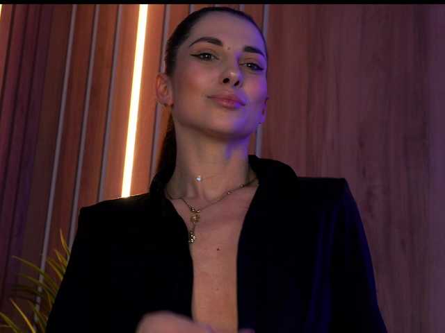 EllyLynn's BongaCams show and profile