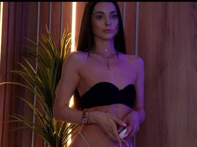 EllyLynn's BongaCams show and profile