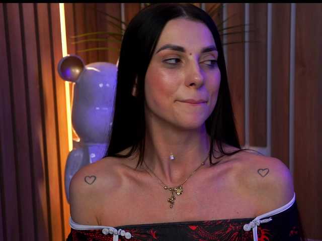 EllyLynn's BongaCams show and profile