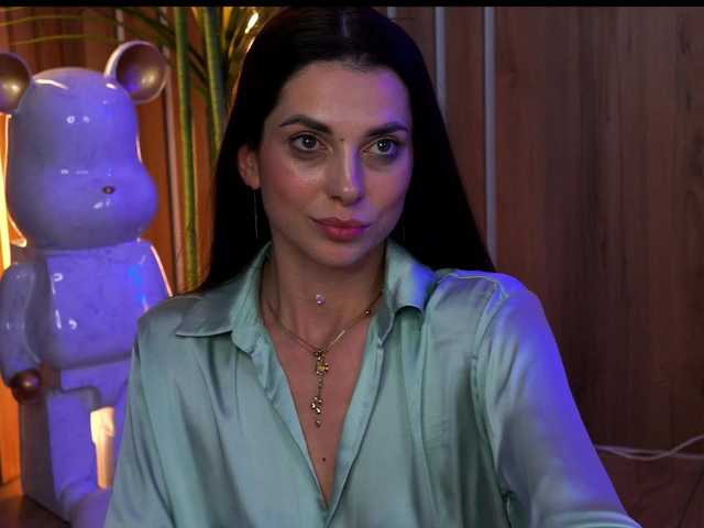 EllyLynn's BongaCams show and profile