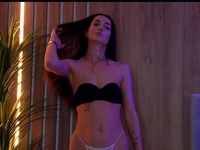 EllyLynn's BongaCams show and profile