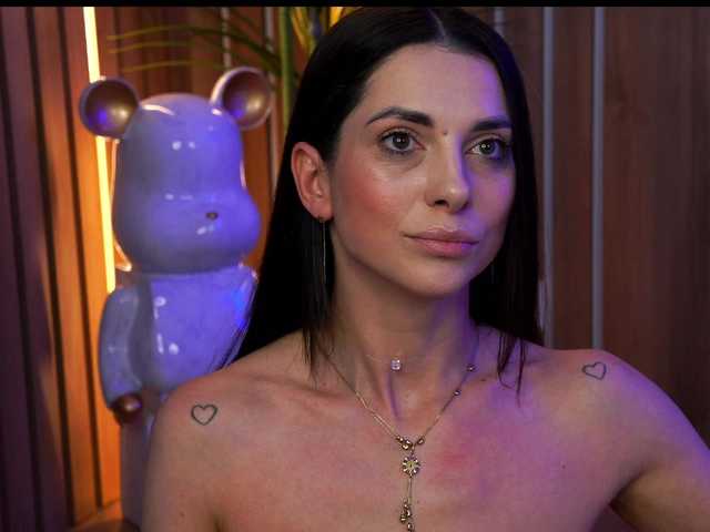 EllyLynn's BongaCams show and profile