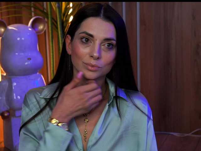 EllyLynn's BongaCams show and profile