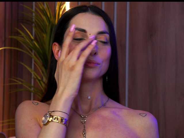 EllyLynn's BongaCams show and profile