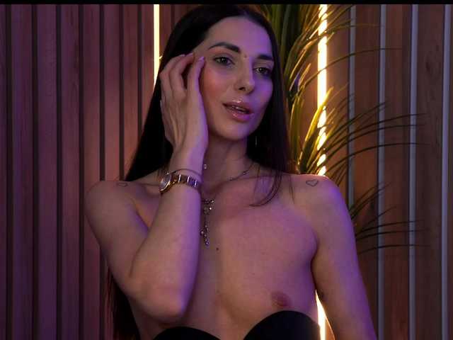 EllyLynn's BongaCams show and profile