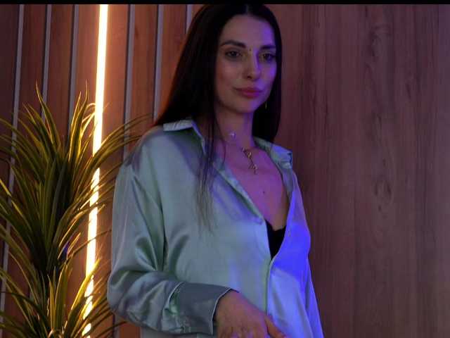 EllyLynn's BongaCams show and profile