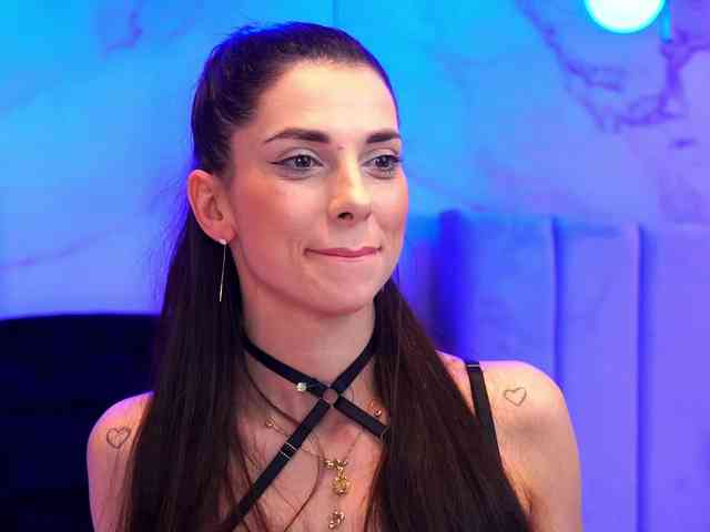 EllyLynn webcam