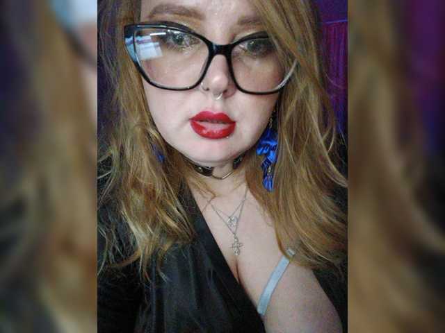 cinnamon-bun live sex show
