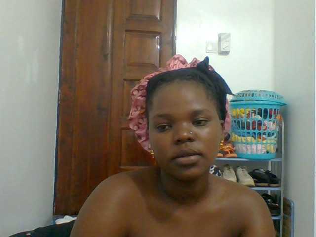 Poppy-51 live cam on BongaCams