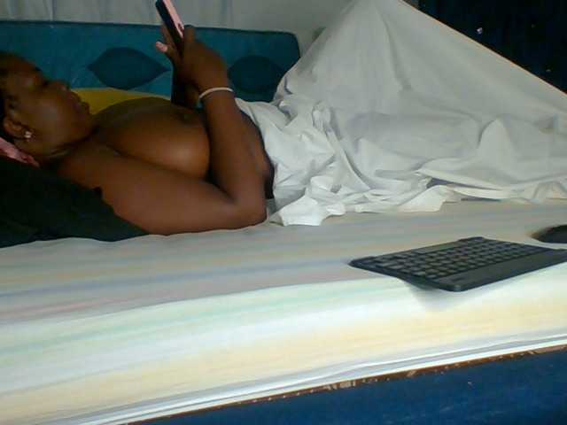 Poppy-51 live cam on BongaCams