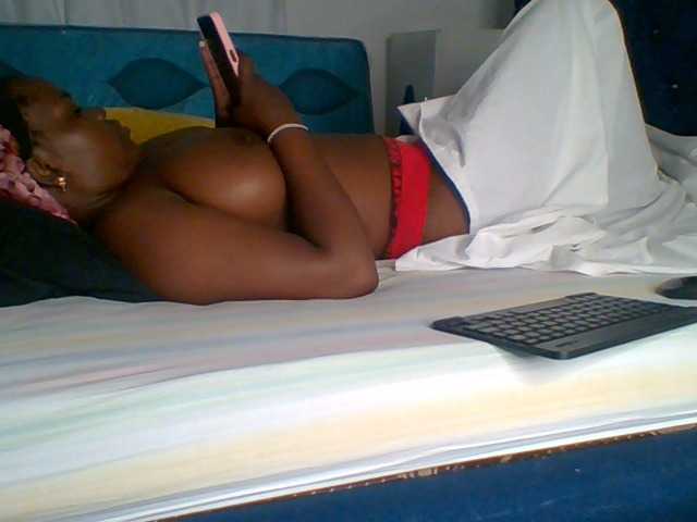 Poppy-51 live cam on BongaCams