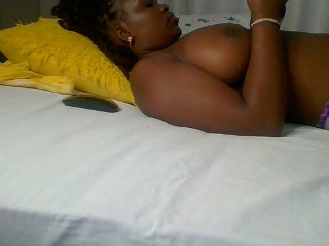 Poppy-51 live cam on BongaCams
